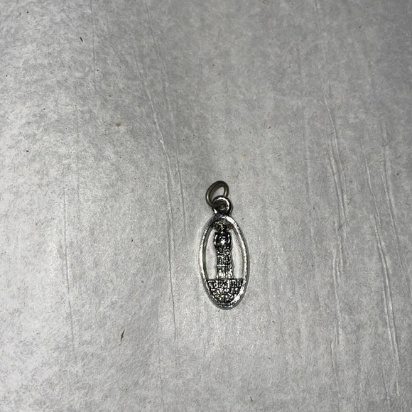 5/$25 VINTAGE 1979 TOPS Charm Pendant Silver Toned IRD-St.Louis - Picture 2 of 5